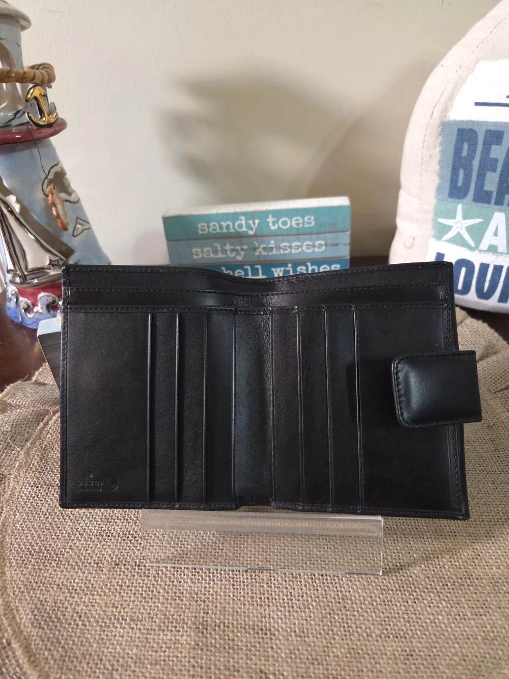 LIKE NEW Gucci Black Leather Wallet with Silver 'G' Hardware - Picture 5 of 9